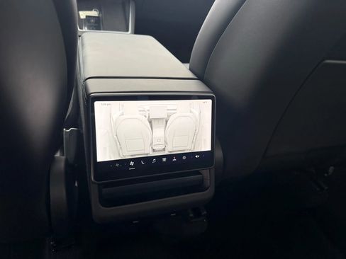 Used 2026 Tesla Model Y Long Range RWD image 9