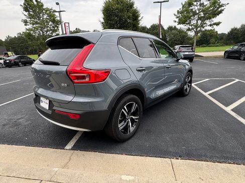 Used 2023 Volvo XC40 B5 Plus AWD/4WD image 5