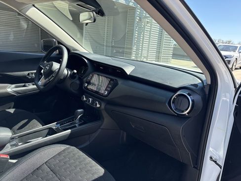 Used 2024 Nissan Kicks SV image 15
