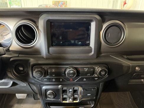 Used 2020 Jeep Gladiator Sport w/ Quick Order Package 24S AWD/4WD image 11