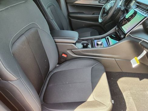 New 2026 Jeep Grand Cherokee Laredo image 10