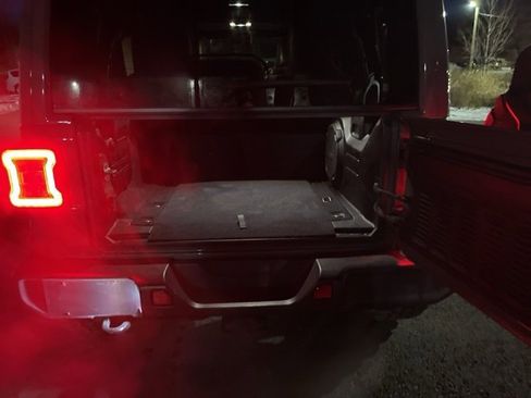 Used 2019 Jeep Wrangler Unlimited Sahara w/ Quick Order Package 24M Moab image 15