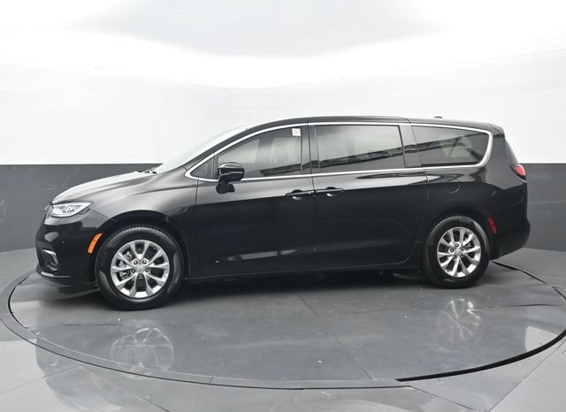 Used 2026 Chrysler Pacifica Limited FWD image 22