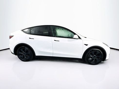 Used 2025 Tesla Model Y Long Range image 11
