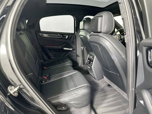 Certified 2023 Porsche Cayenne Turbo image 28