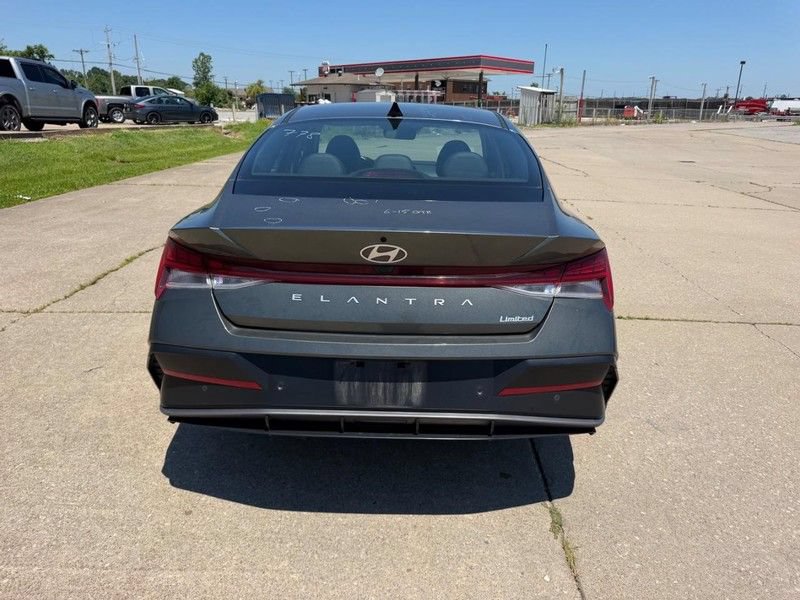 Used 2024 Hyundai Elantra Limited FWD image 4