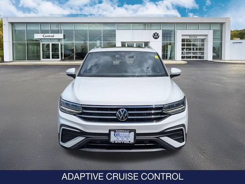 Certified 2022 Volkswagen Tiguan SE w/ Panoramic Sunroof Package AWD/4WD image 2