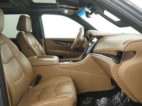 Used 2019 Cadillac Escalade Platinum AWD/4WD image 14