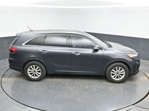 Used 2019 Kia Sorento LX image 39