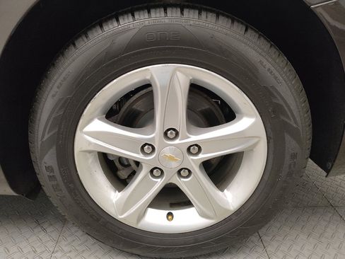 Used 2021 Chevrolet Malibu LS FWD image 31