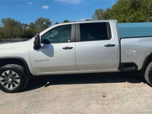 Used 2022 Chevrolet Silverado 2500 Custom w/ Custom Convenience Package image 5