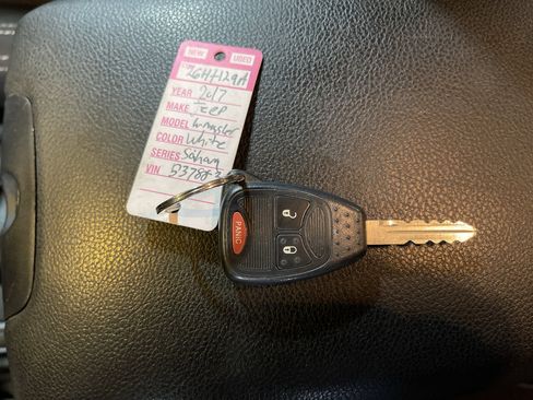 Used 2017 Jeep Wrangler Unlimited Sahara w/ Connectivity Group image 24