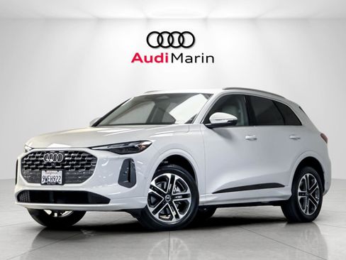 Certified 2025 Audi Q5 Premium w/ Convenience Package image 1