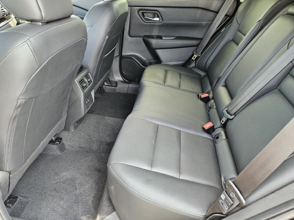 Used 2025 Nissan Rogue SL AWD/4WD image 30