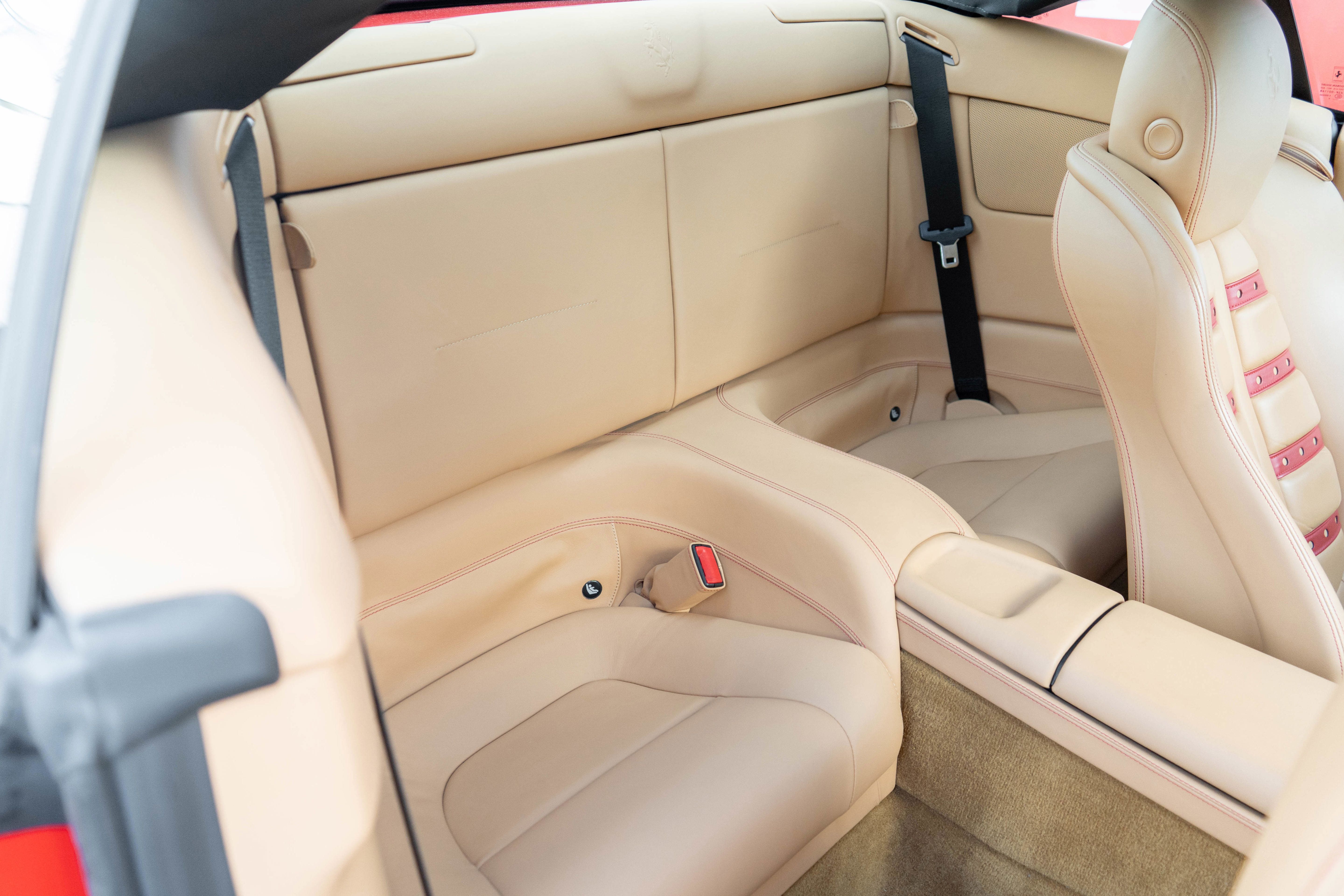 Used 2010 Ferrari California RWD image 28