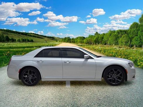 Used 2022 Chrysler 300 S w/ Comfort Group RWD image 7