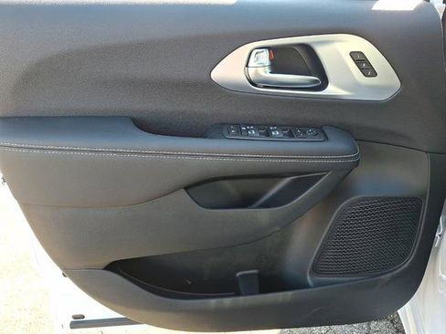 New 2026 Chrysler Pacifica Limited w/ S Appearance Package image 10