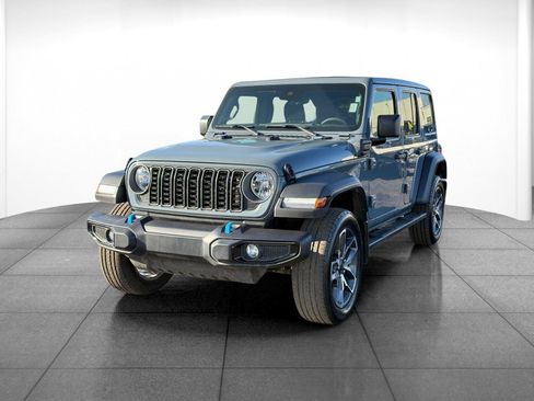 Used 2024 Jeep Wrangler Sport S w/ Convenience Group image 3