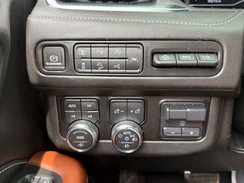Used 2023 GMC Yukon Denali Ultimate AWD/4WD image 25