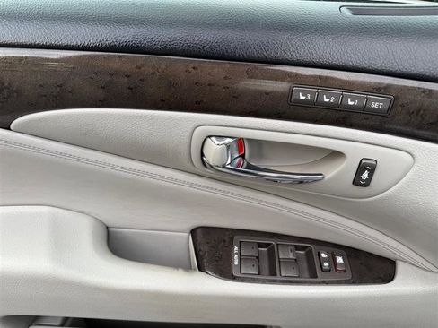 Used 2011 Lexus LS 460 AWD image 32