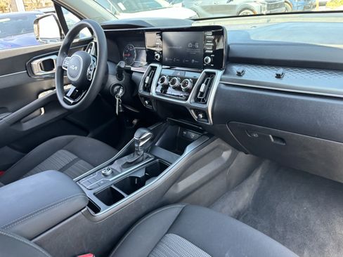 Certified 2022 Kia Sorento LX FWD image 10