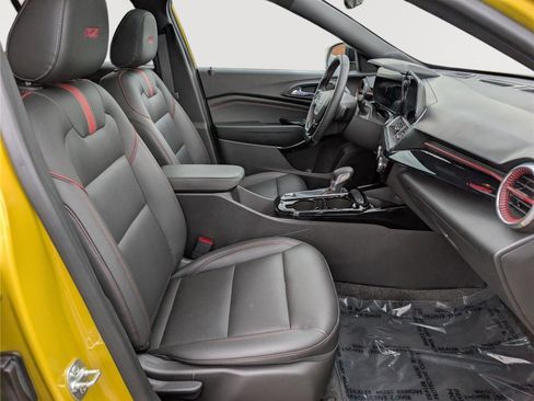 Used 2025 Chevrolet Trax RS w/ Sunroof Package FWD image 12