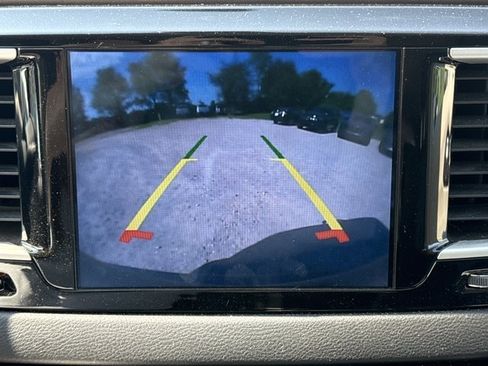 Used 2017 Chrysler Pacifica Touring-L FWD image 5