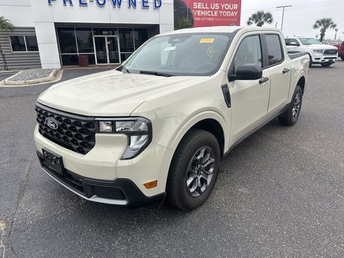 Used 2025 Ford Maverick XLT w/ Equipment Group 302A image 2