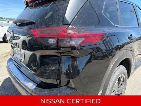 Certified 2025 Nissan Rogue SV AWD/4WD image 9