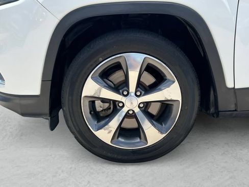 Used 2019 Jeep Cherokee Limited FWD image 23