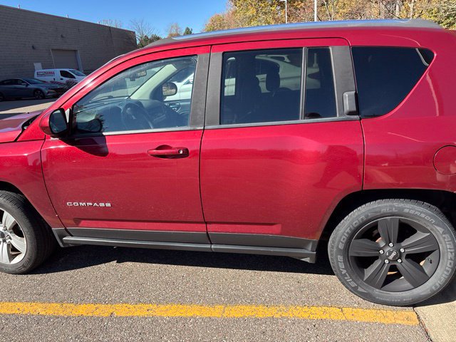 Used 2014 Jeep Compass Latitude w/ Sun/Sound Group AWD/4WD image 5