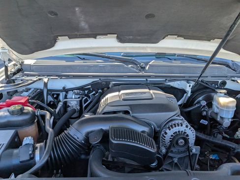 Used 2014 Chevrolet Suburban LTZ image 26