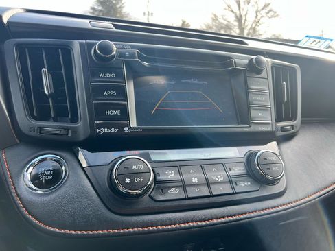 Used 2016 Toyota RAV4 SE image 10