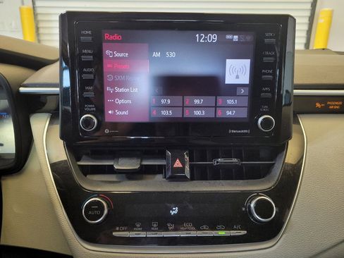 Used 2022 Toyota Corolla LE FWD image 25