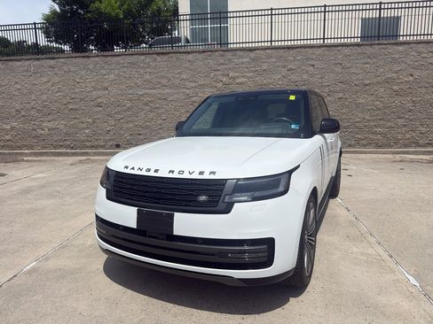 Used 2024 Land Rover Range Rover SE AWD/4WD image 4