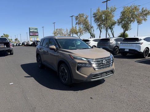 Used 2024 Nissan Rogue SV w/ SV Premium Package FWD image 3