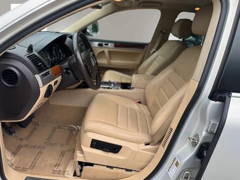 Used 2010 Volkswagen Touareg VR6 AWD/4WD image 12