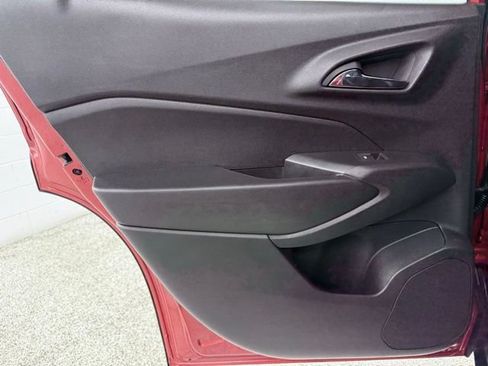 Used 2024 Chevrolet Trax RS w/ Sunroof Package FWD image 23