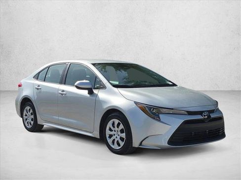 Used 2024 Toyota Corolla LE FWD image 3