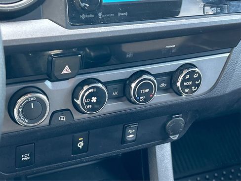 Used 2017 Toyota Tacoma 4x4 Double Cab image 28