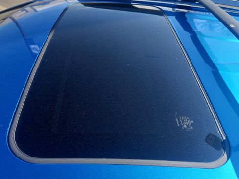 Used 2017 Toyota RAV4 SE image 6