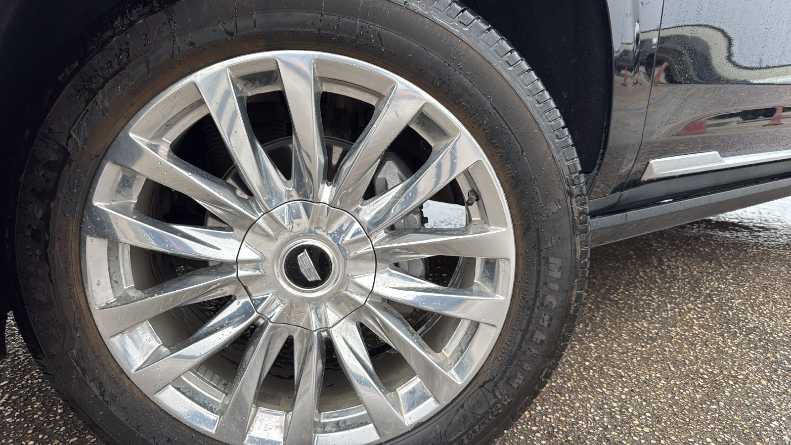 Used 2024 Cadillac Escalade ESV Premium Luxury w/ Performance Package AWD/4WD image 25
