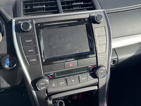 Used 2016 Toyota Camry SE FWD image 5