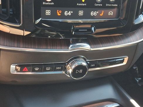 Certified 2025 Volvo XC60 T8 Plus w/ Climate Package AWD/4WD image 17