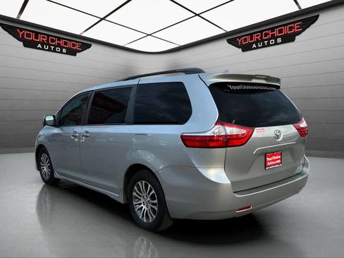 Used 2018 Toyota Sienna image 3