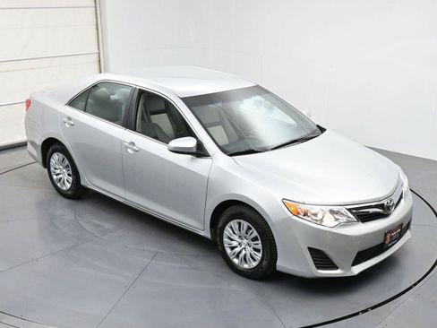 Used 2014 Toyota Camry LE FWD image 33