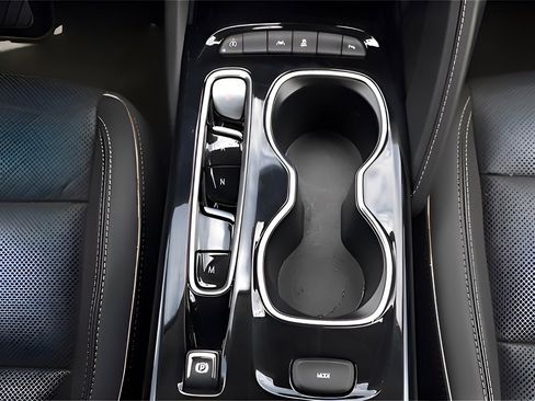 Used 2023 Buick Envision Essence image 12