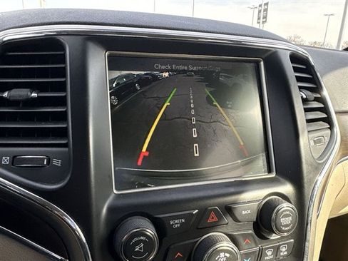 Used 2017 Jeep Grand Cherokee Limited image 14