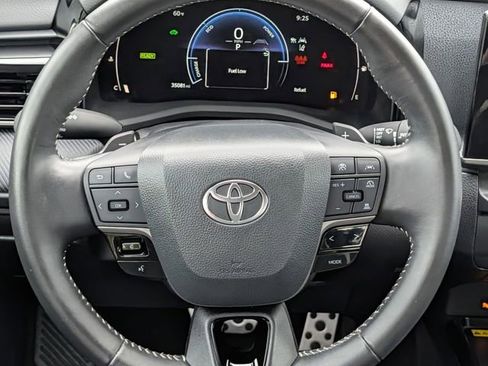 Used 2025 Toyota Camry SE FWD image 13