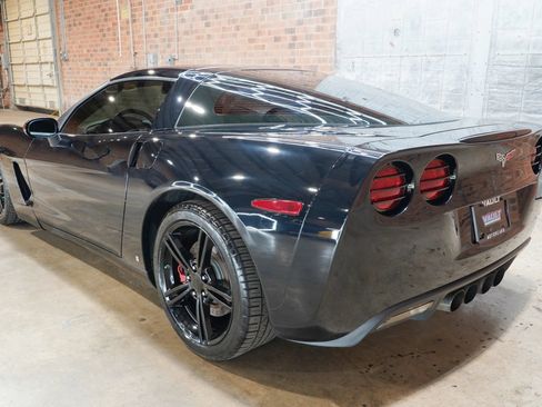 Used 2007 Chevrolet Corvette Coupe w/ Preferred Equipment Group RWD image 19